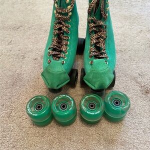 Moxi Lolly, Green Leopard-Print Roller Skates. Fit a women’s 8-8.5 shoe size.
